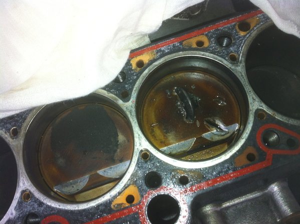 Soupape dans le piston.jpg