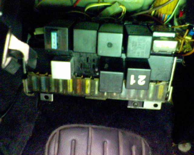 Scirocco platine éléctrique relais 003.jpg