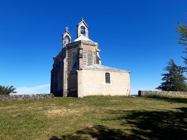 samedi mont brouilly chapelle.jpeg