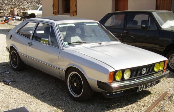 voiture côté avant droit.jpg